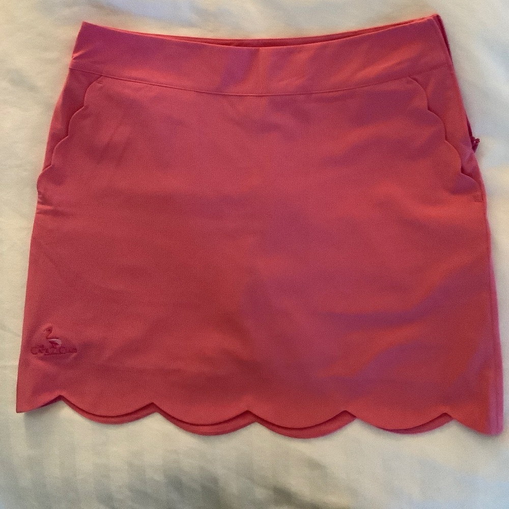 Vineyard Vines Performance golf skirt with scalloped hem. Size 4. Soft rose.